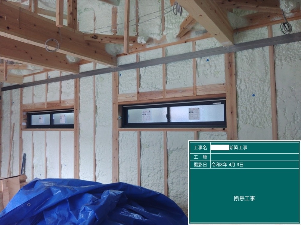 FT様邸　断熱材吹き付け状況（SDGs取り組みの一つ）