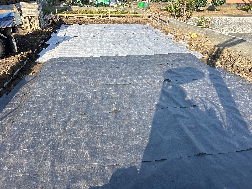 ST様邸　テクトンシート敷込・転圧