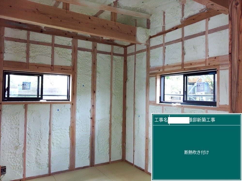 MM様邸　断熱材吹き付け状況（SDGs取り組みの一つ）