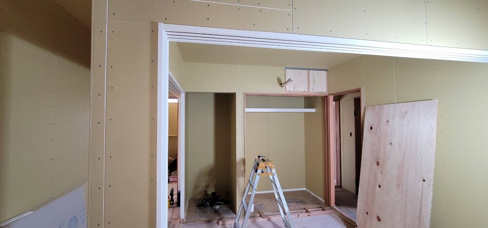 TT様邸　プラスターボード貼り