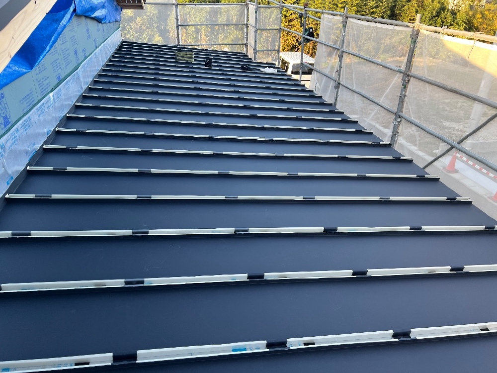 広瀬小モデルハウスNo.8　屋根板金工事