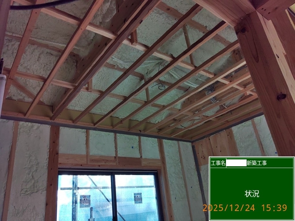 ST様邸　断熱材吹き付け状況（SDGs取り組みの一つ）