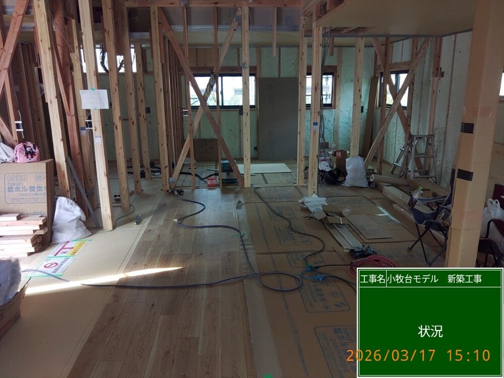 小牧台モデル　床材施工