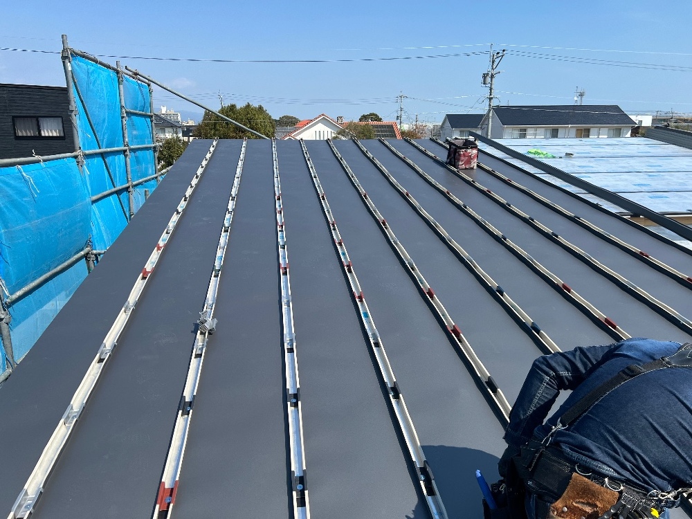 広瀬小モデルハウスNo.3　屋根板金工事
