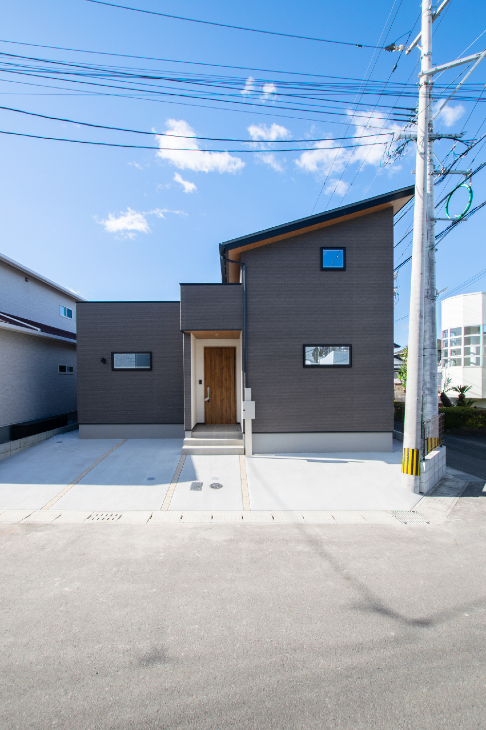 勾配天井で開放的なロフトのある平屋