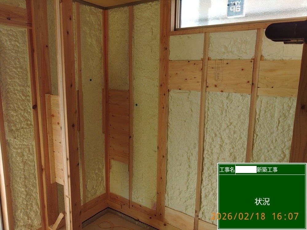 NY様邸　断熱材吹き付け状況（SDGs取り組みの一つ）